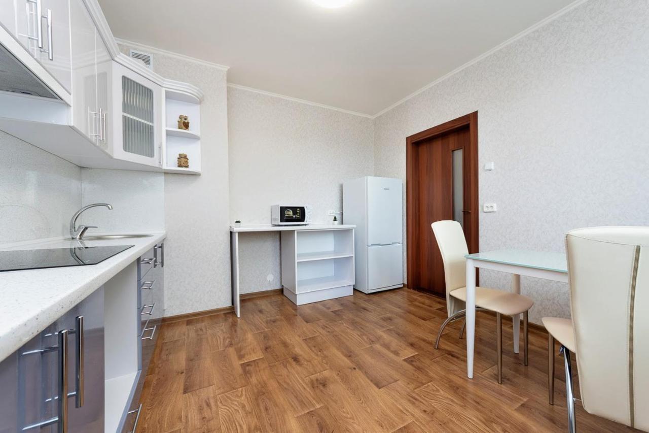 Новая Квартира Переулок Ясиноватский 11 Kiev Ngoại thất bức ảnh